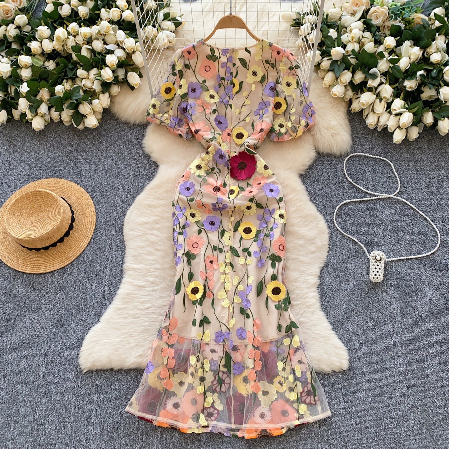 Elegant Flower Embroidery Round Neck Slim Waist Fishtail Dress