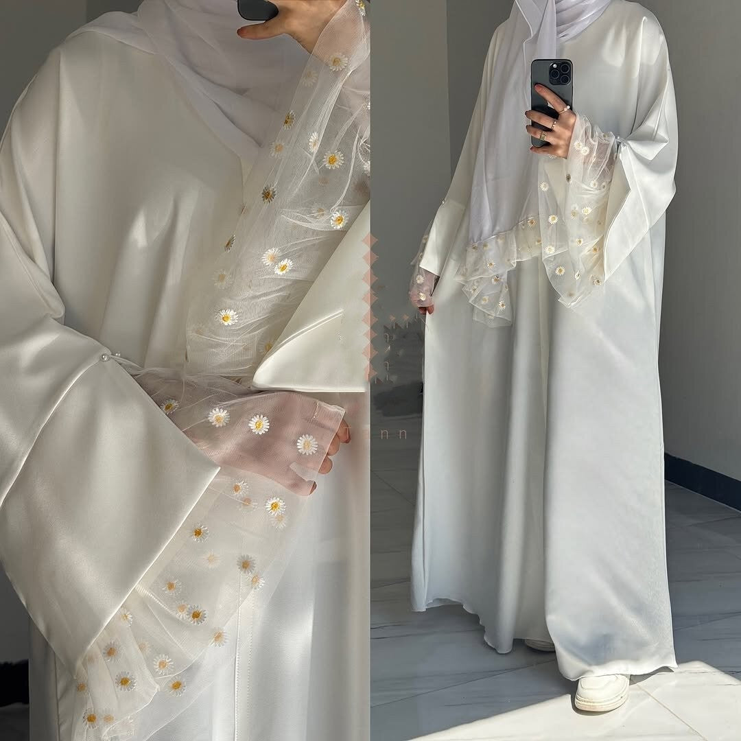 Women's Sweet Temperament Lace Embroidered Robe